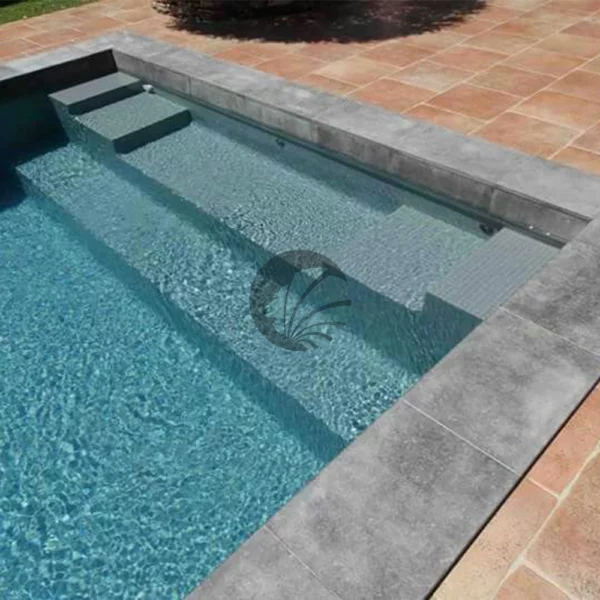piscina gris oscuro liso antideslizante y piedra coronacion piscina