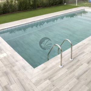 borde piscina imitación madera, plaqueta borde piscina