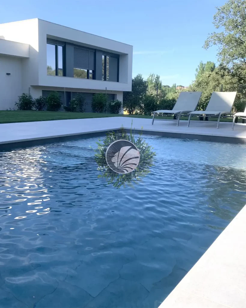 borde piscina porcelanico gris