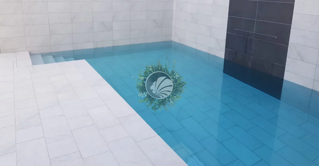 piscina porcelánico gris y antracita 30x60