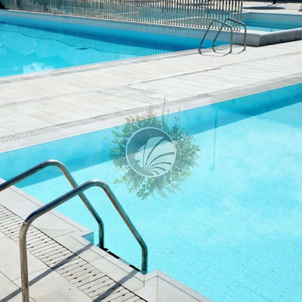 piscina hotel spa porcelánico blanco