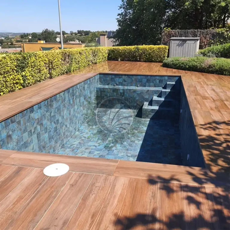 piscina borde madera